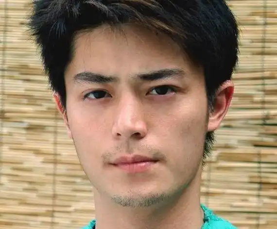 霍建华割双眼皮 被人称作老干部素颜照