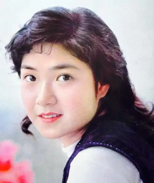 任冶湘息影32年一组罕见照片曝光昔日清纯美女患病后像换了个人