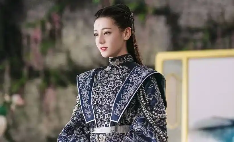 迪丽热巴大女主剧启动,被爆与张凌赫,徐正溪领衔,洪尧惊喜加盟_锦衣