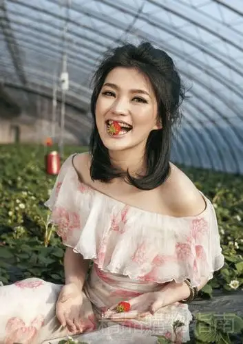 当翌日第一缕清澈的晨光照进窗棂,我们和歌手丁丁[微博]