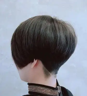 后面推上去的波波头 后面稍微剃掉的波波头_发型造型_宝妈时尚生活网