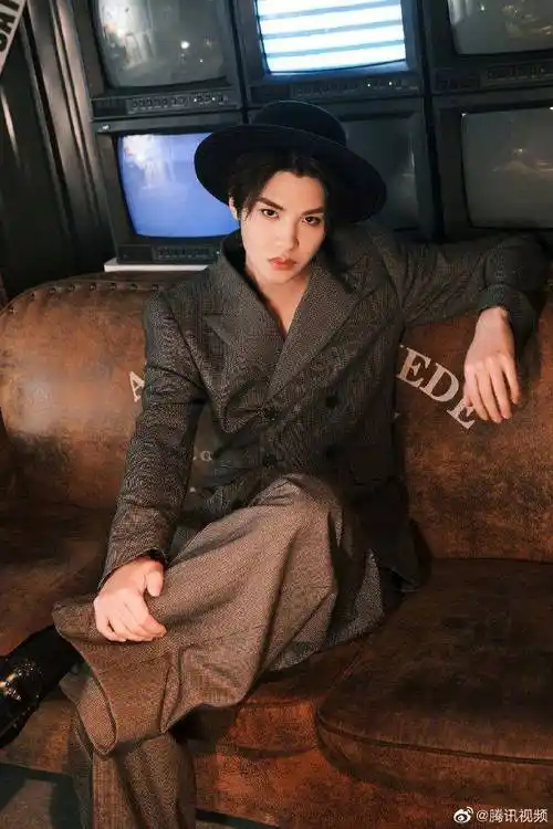 1图:赵露思 杨幂 杨紫 龚俊 王鹤棣 王一博 张艺兴 任嘉伦 蔡徐坤