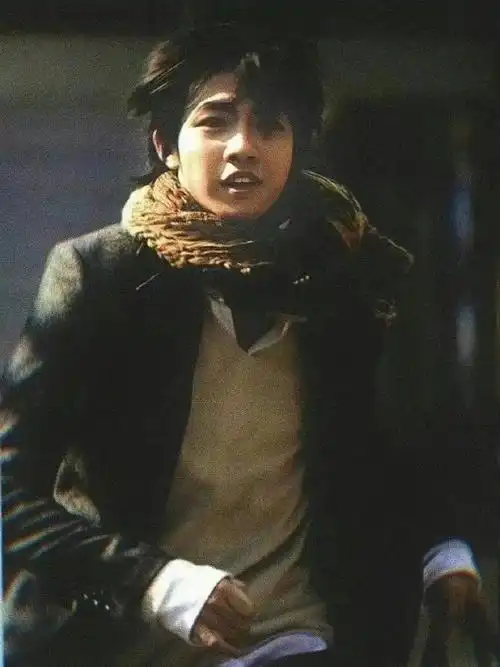 找到几张俞灏明年轻时候的照片,不是……哥你当年这么帅的吗?