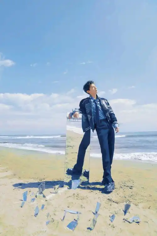 白敬亭海边清冷感大片##lv阿那亚男装大秀