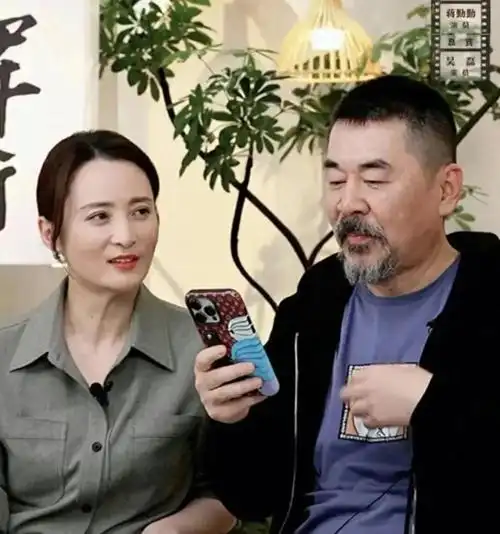 和董宇辉直播后,终于明白,陈建斌为何离开吴越选择蒋勤勤_腾讯新闻