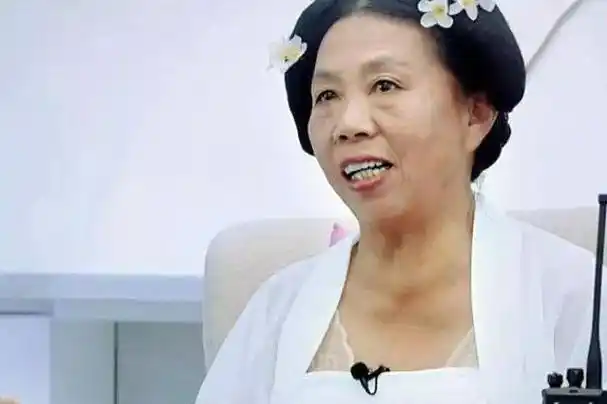 却没想到,报名的"丑老太太"会有那么多.