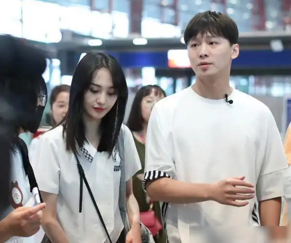 张恒深夜登社交账号,偷偷更改个人简介,新内容是对郑爽最大讽刺_网易