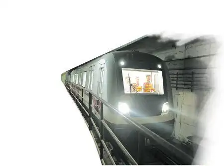 昨日下午,首列地铁列车从光达站驶出,在隧道内首次试跑.均为余志雄摄