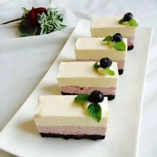 紫色的蛋糕很浪漫,蓝莓芝士慕斯蛋糕