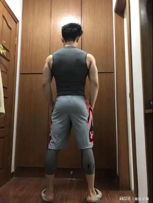 肌肉男晒出背影照小姐姐小哥哥们都要疯了太性感了