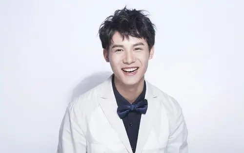 郑业成阳光帅气写真图片电脑壁纸