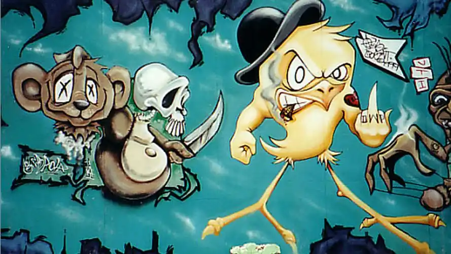 涂鸦爬上身,潮牌秀把艺术范