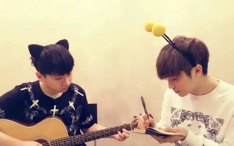 良泷大法徐良汪苏泷一言不合被撒一脸狗粮