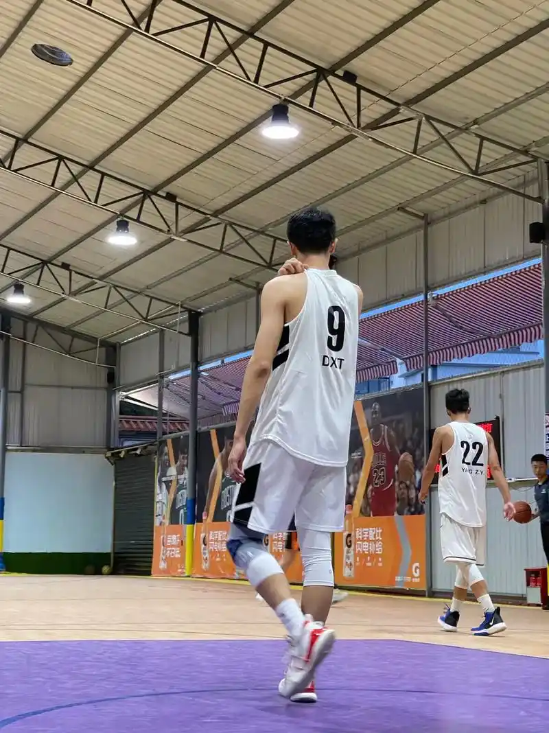 今天只有背影#190cm #篮球90 #男高中生 - 抖音