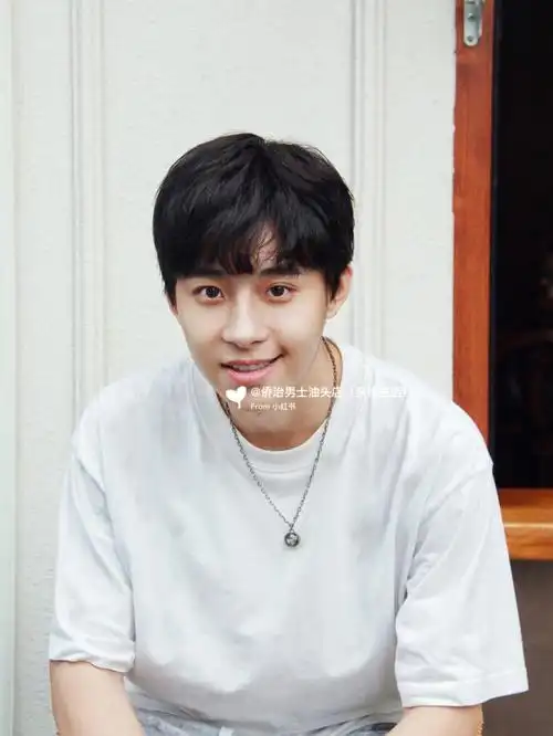 少年感塑形烫锅盖头男士发型推荐