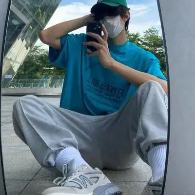 口罩男生侧脸帅气的真人头像 成熟阳光真实的口罩男生头像