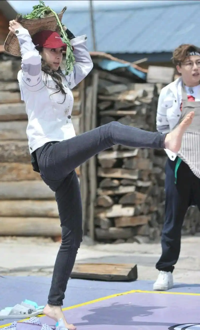 杨颖跑男综艺游戏现场花絮美图