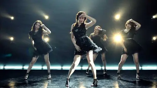 韩国女子四人组合有一个短发的,求组合名字