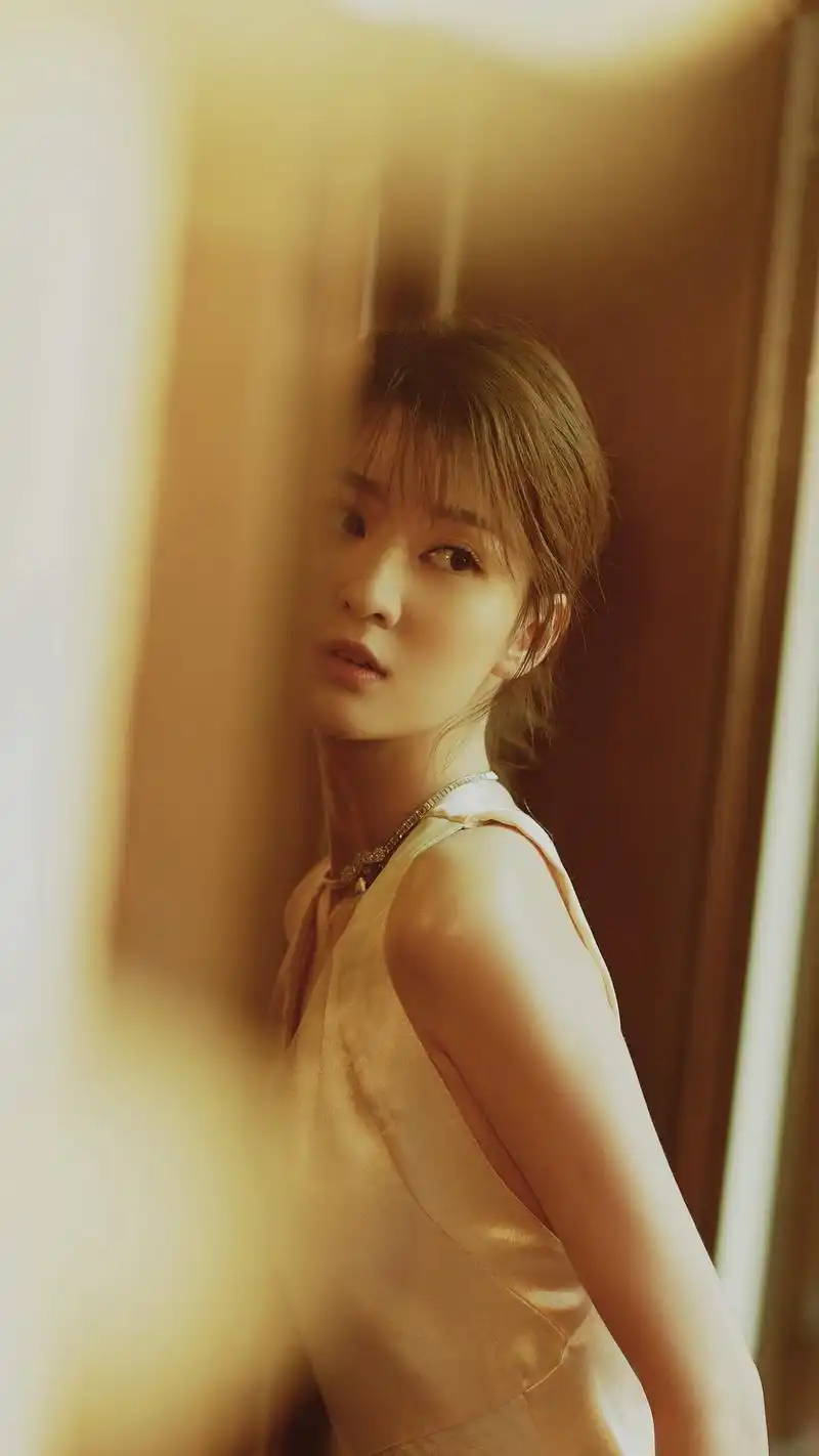 乔欣性感优雅写真手机壁纸