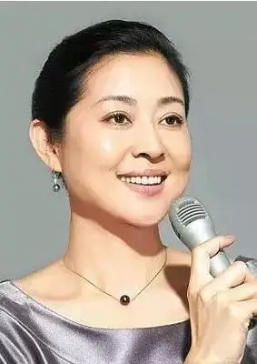 1982年毕业后进入山东话剧院工作,1983年被定为国家二级演员……2002