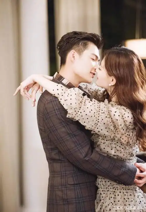 徐璐发文谈分别疑似分手,结果是误会一场,只是与角色再见