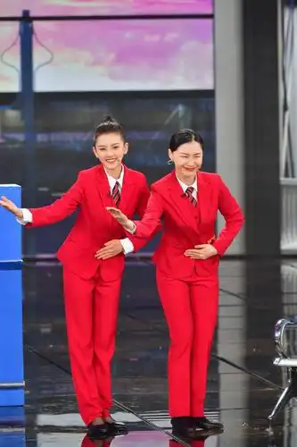 应该都停留在今年,由她和宋祖儿,黄晓明表演的春晚小品《机场姐妹花》