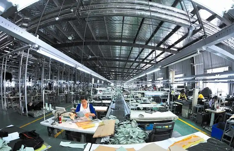 际华仕伊服装生产线