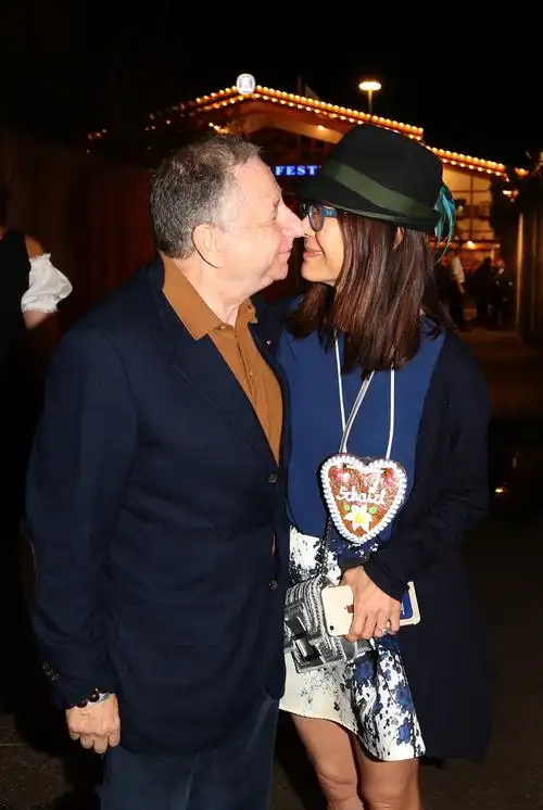 杨紫琼与外籍老公近照她脸上笑容就看出她有多幸福