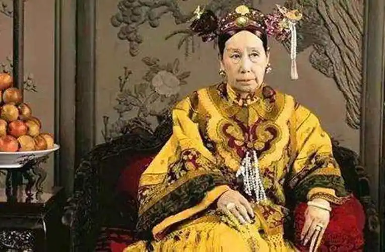 末代皇太后隆裕,是如何熬成婆的?死后民国下半旗三日是咋回事?