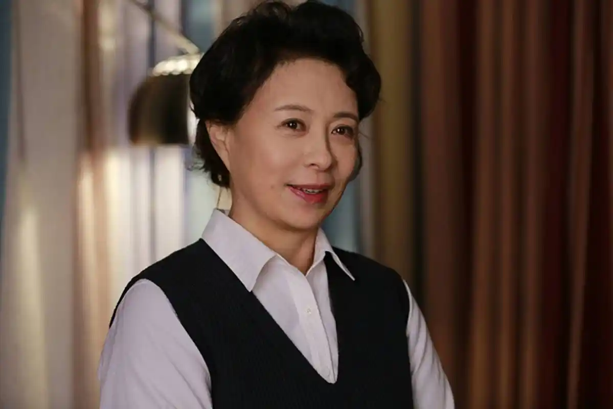 她是国家一级演员,出道40多年零绯闻,丈夫身份显赫为人低调!_刘佳