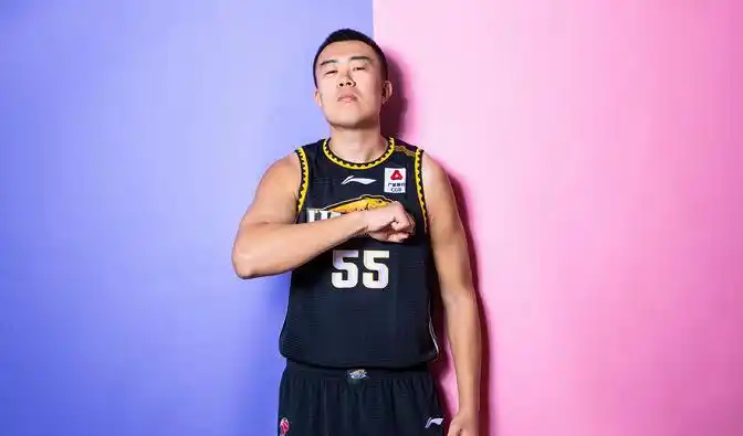 韩德君首谈回归中国男篮!心态 身体伤病,对主帅杜锋100%信任