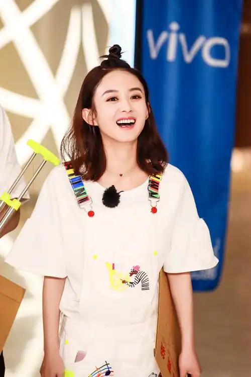 赵丽颖丸子头造型写真网友呆萌又可爱