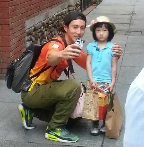 neinei长大了,吴尊却不准备变老,网友:老吴你是吃防腐剂了吗