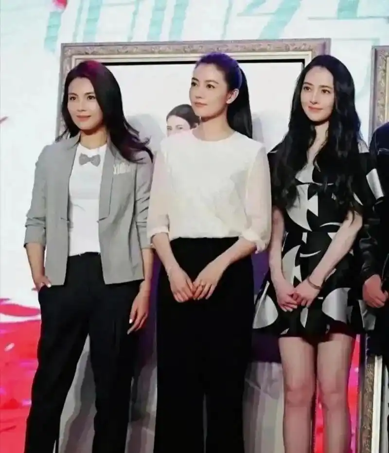 郭碧婷,高圆圆,刘涛合照,明显谁更有气质更甜美!