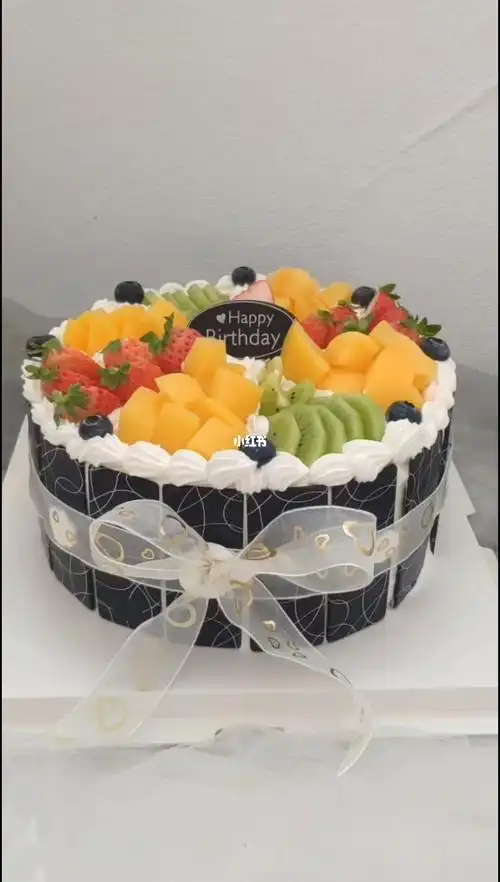 8寸水果蛋糕客户要求一圈巧克力