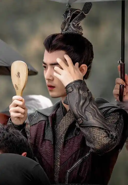 肖战深受《狼殿下》专宠,官博卡点晒剧照,不愧是全剧最甜的男人_观众