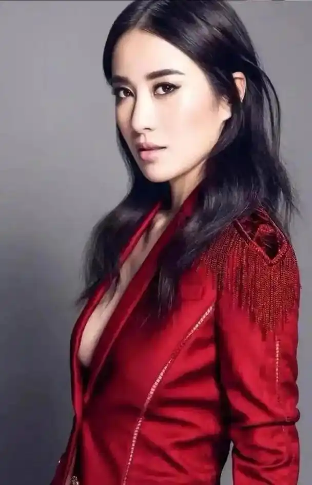 叶璇壁纸,你喜欢她吗