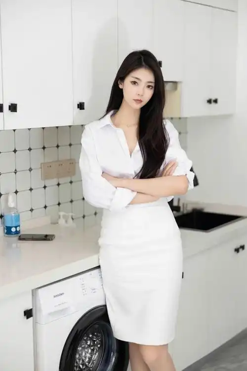 美女穿搭白衬衫白色包臀裙搭配肉丝高跟女人魅力十足