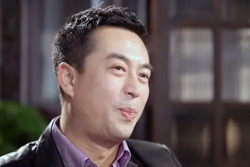 50岁张嘉译近照,隐瞒了13年的二婚老婆,原来是我们熟悉的视后