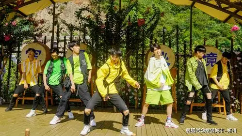 hlt胡辣汤男团竟和宝泉女团当街battle到底是因为啥