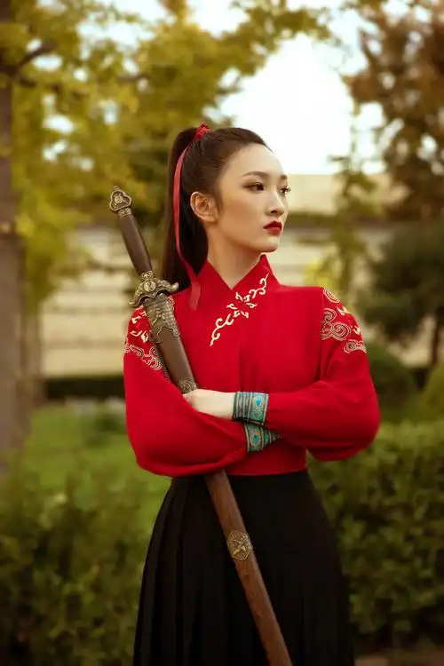 熹文娱乐:鲁嘉慧 拒绝千篇一律的风格,百变才是真我_手机搜狐网