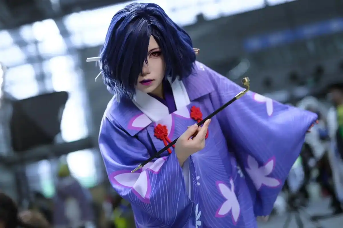 夏目友人帐丙姐cos场照."夏目,被人类讨厌了的话,随时可以