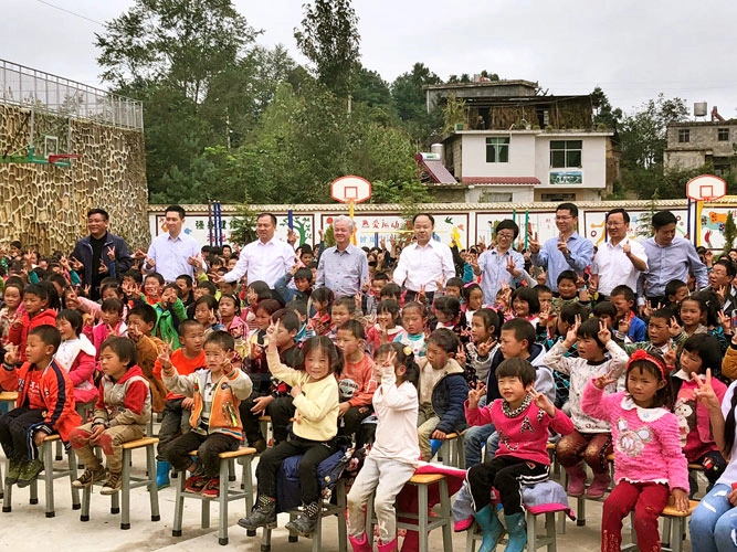 云南省昭通市两所完美希望小学正式揭牌