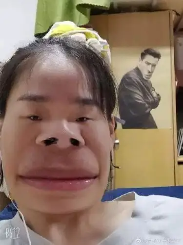 网友晒出自己的自拍丑照,都是狠人哈哈哈哈