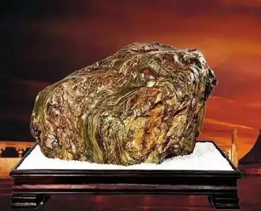 一块其貌不扬的石头,在奇石市场竟然价值8亿,到底是什么石头这么贵?