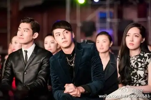 颁奖典礼上张翰 陈伟霆根本没搭理郭碧婷