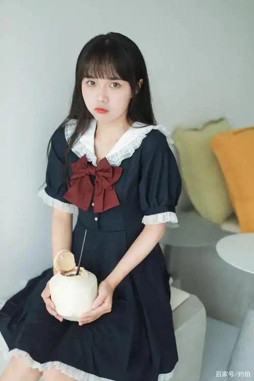 《艺 人 星 周 刊》第 153 期"本期为大家推荐一位超美的模特小姐姐"