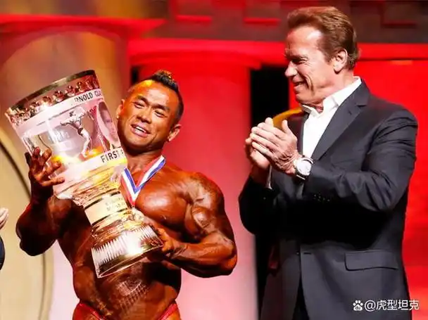 山岸秀匡,是日本健美第一人,他是第一个获得ifbb职业卡的日本人,也是