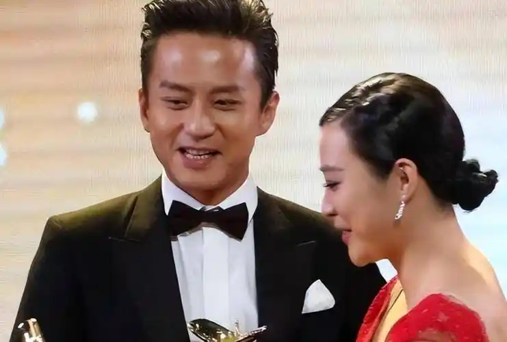 郝蕾一句话,扯下了内娱最后一丝"体面",邓超成众矢之的