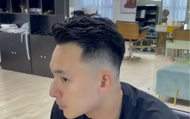 男士二八分侧背发型推荐